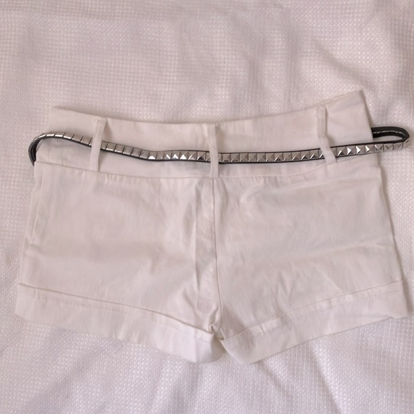 White low rise mini shorts with belt - Picture 4 of 8